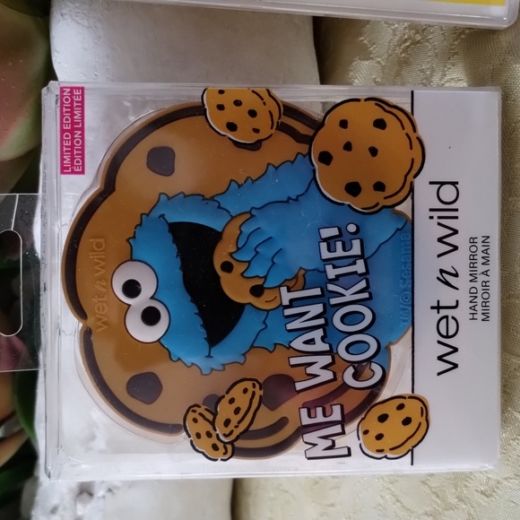 Limited edition Sesame Street Makeup - Picture 2 of 8